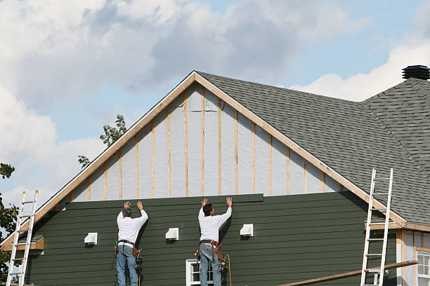 Professional Siding Repair technician working in Linden, TN